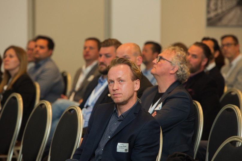 /images/slider-imgs-xs/076_Foto Loeffler_Weconact.jpg